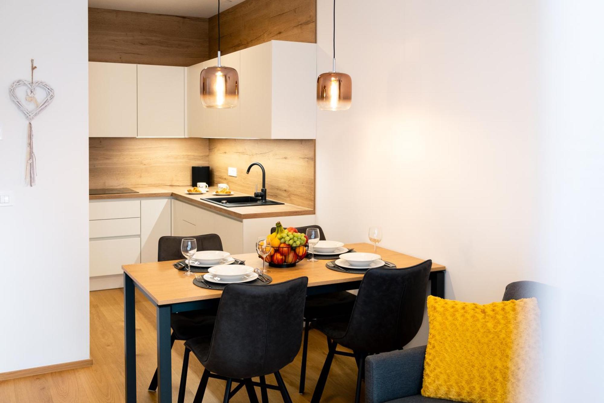 Masarykova Residence - Modern 1-Bedroom In City Center & Free Parking Lubiana Esterno foto