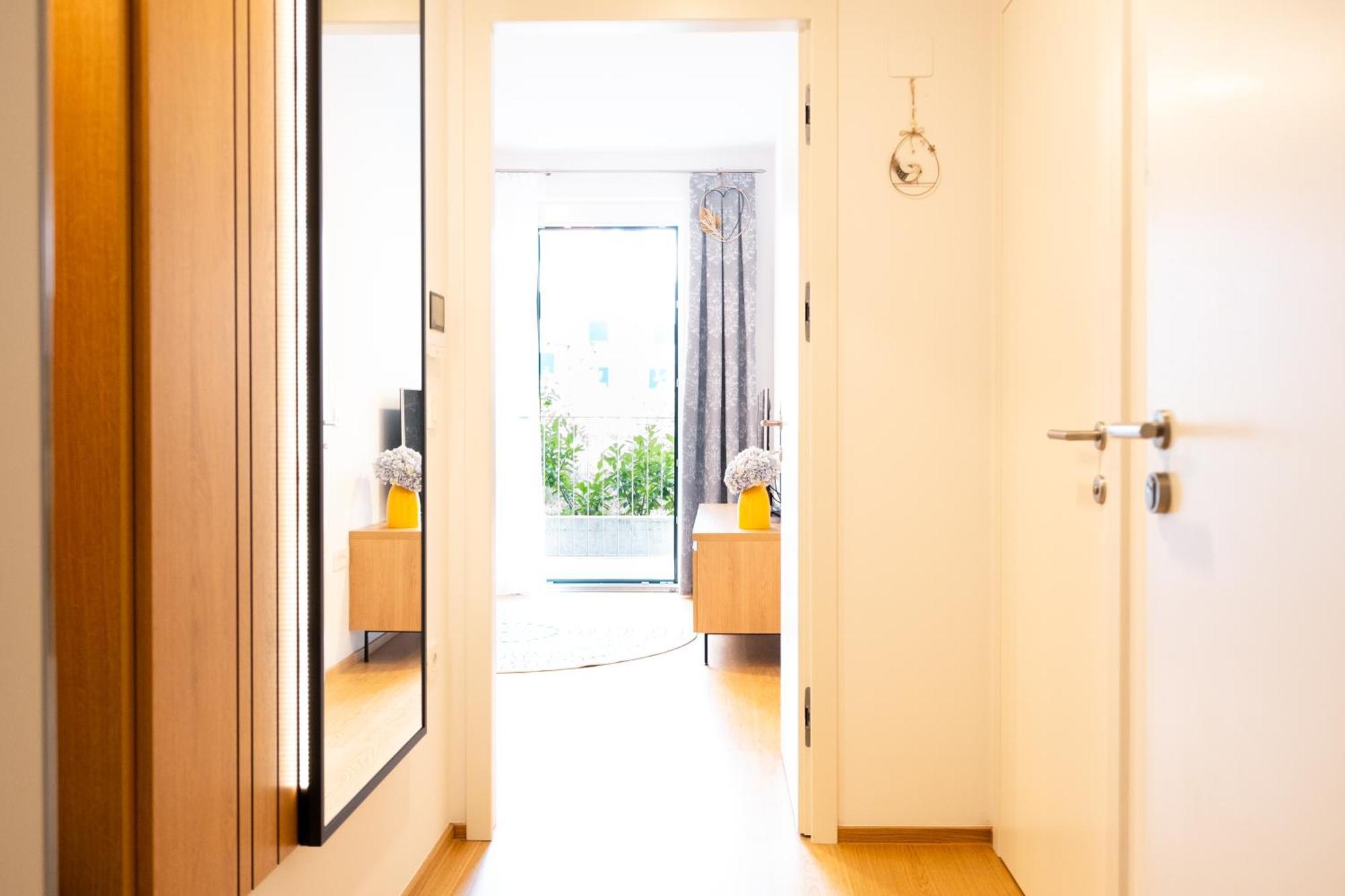 Masarykova Residence - Modern 1-Bedroom In City Center & Free Parking Lubiana Esterno foto